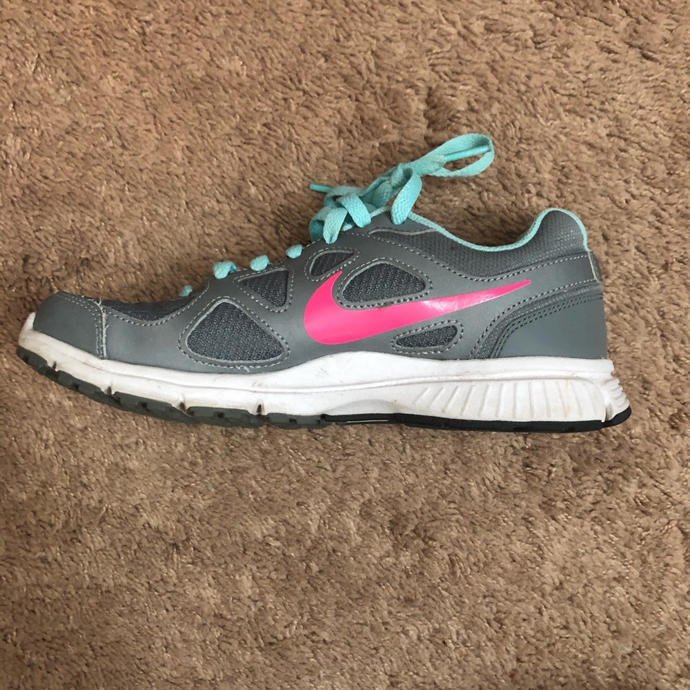 Nike Shoes - Picture 5 of 9